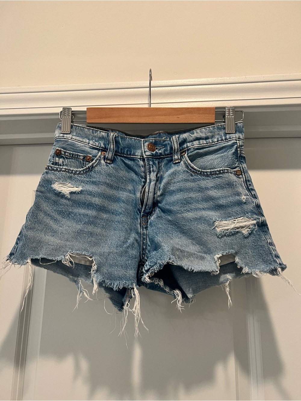 American Eagle Size 000 Women’s Distressed Denim Shorts - Light Blue